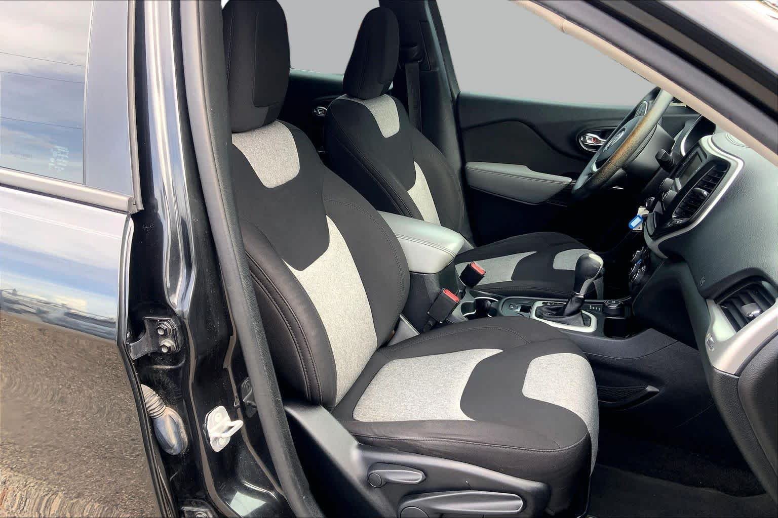 Used 2014 Brilliant Black Crystal Pearlcoat Jeep Sport image 7