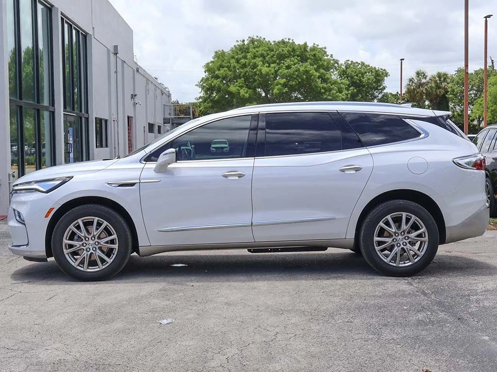 Used 2023 White Buick Premium Group image 21
