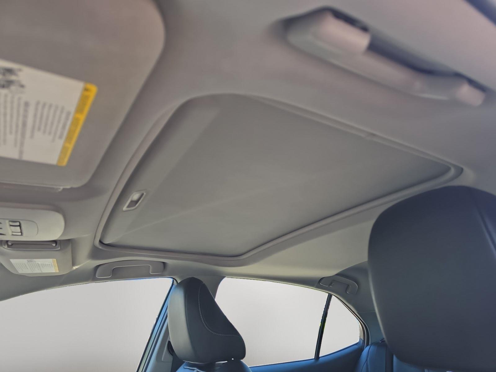 Used 2018 Super White Toyota SE image 14