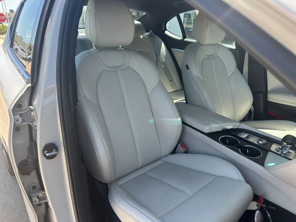 Used 2025  Genesis 2.5T image 31