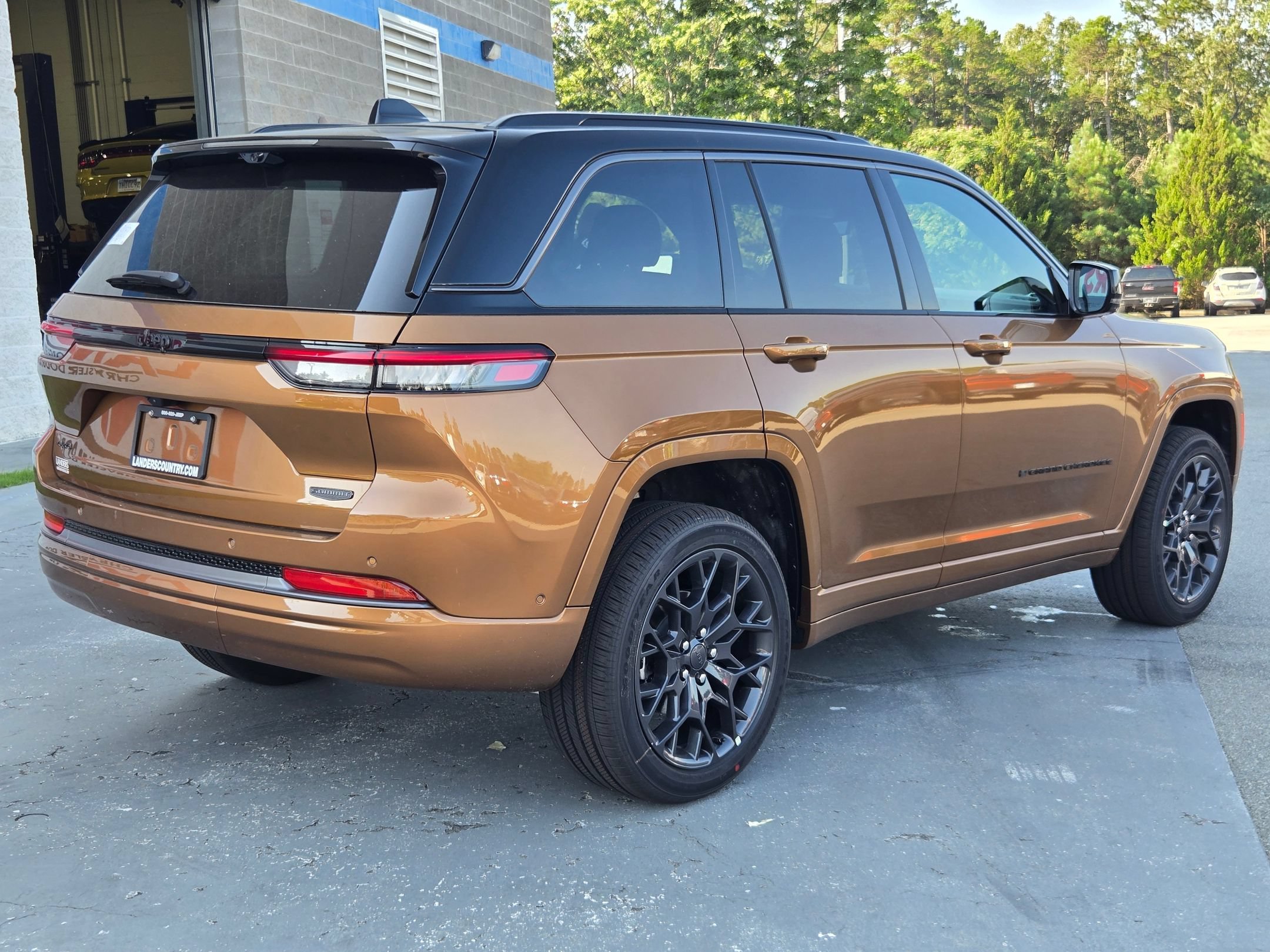 New 2026 Copper Shino Metallic Clear-Coat Exterior Paint Jeep Summit image 7