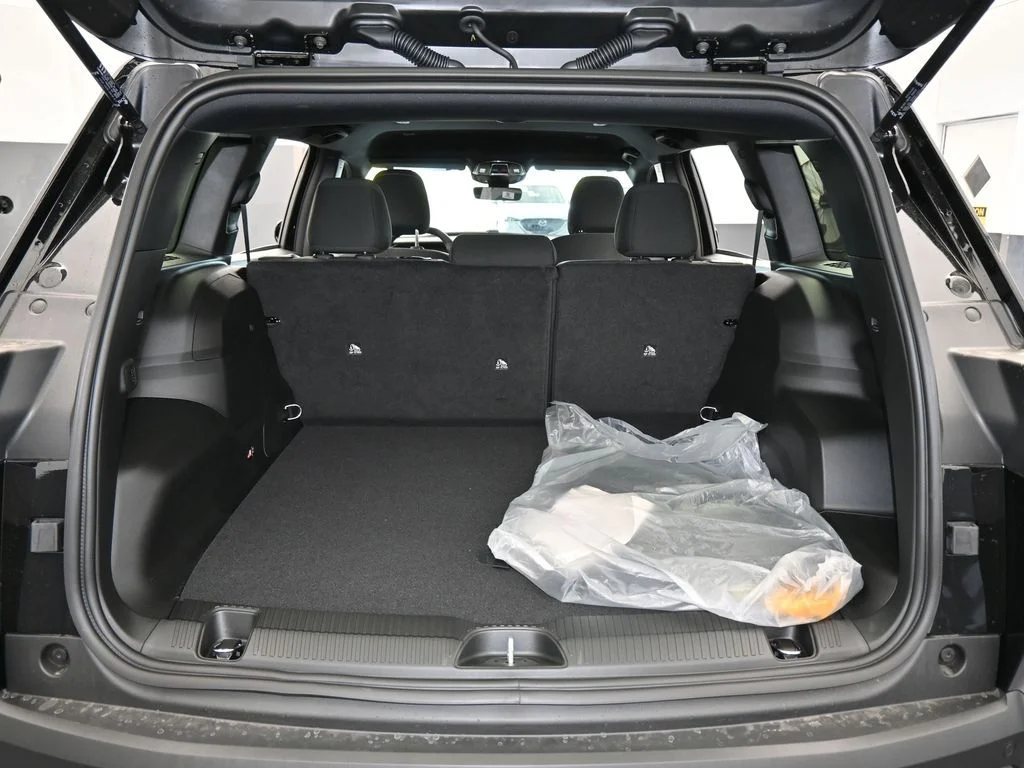 New 2026 Diamond Black Crystal Pearl-Coat Exterior Paint Jeep Laredo image 32