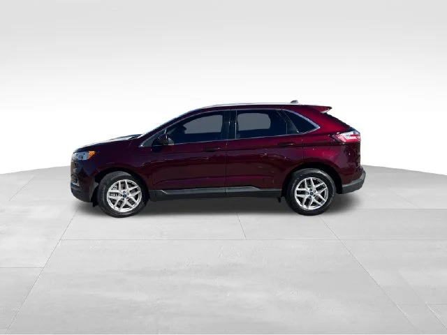Used 2022 Red Ford SEL image 3