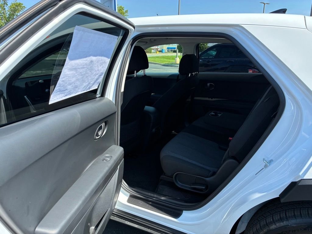 New 2026 White Hyundai SE image 25