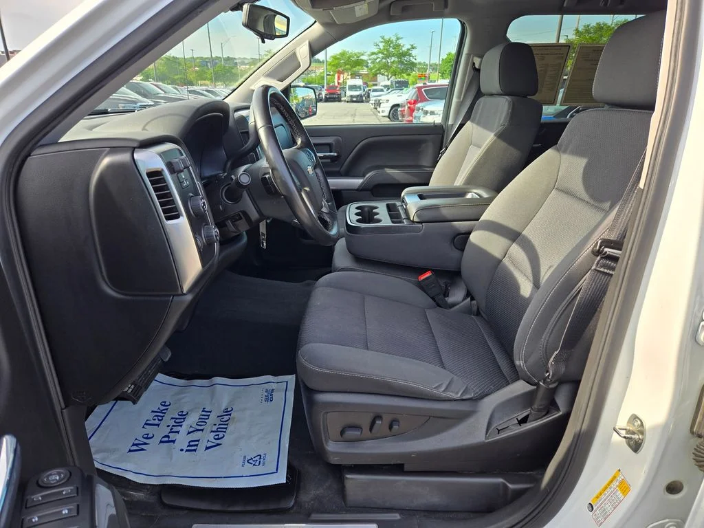 Used 2018 White Chevrolet LT image 16