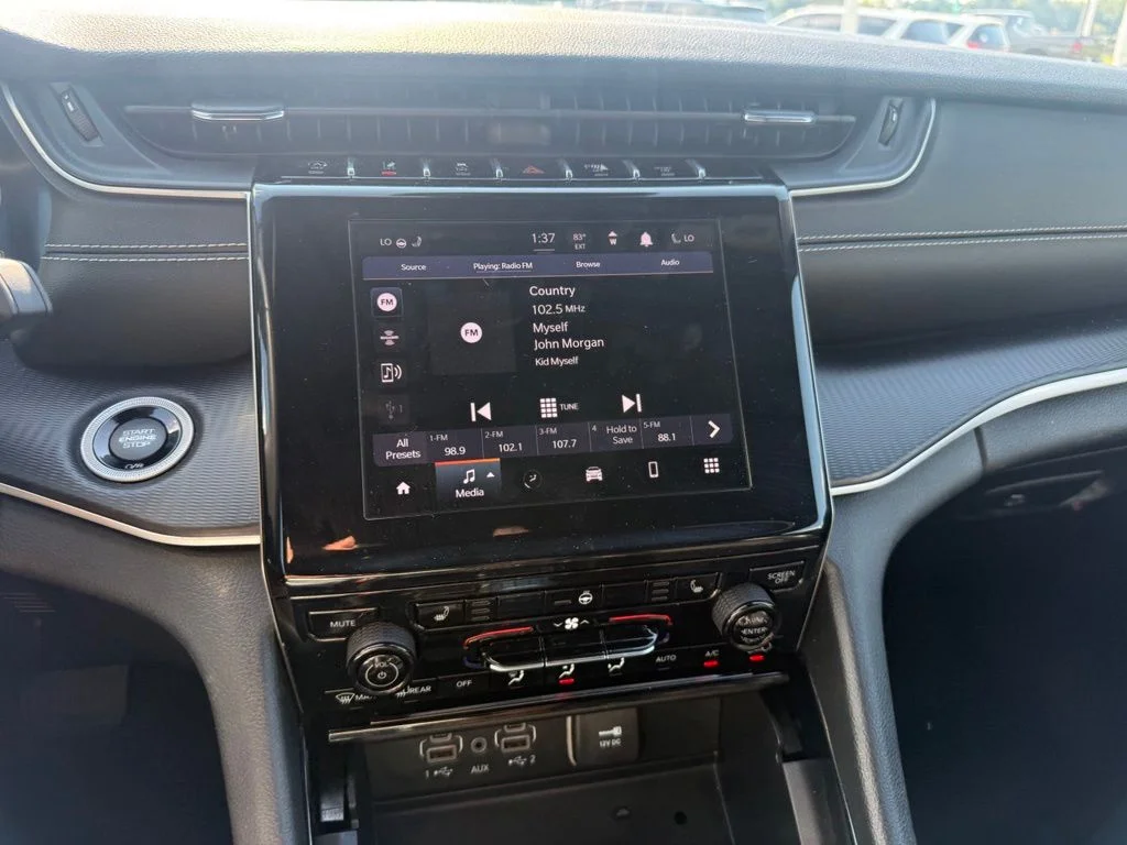 Used 2023 Silver Jeep Altitude X image 13