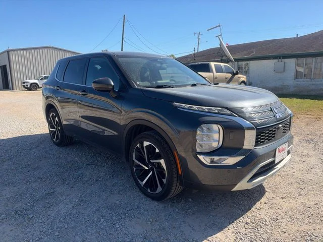 Used 2024 Black Mitsubishi SE image 2