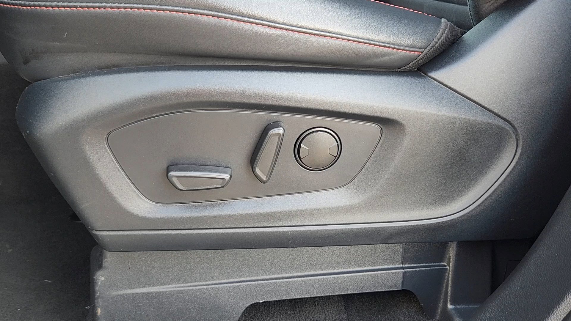 Used 2025 Black Metallic Ford ST-Line image 8