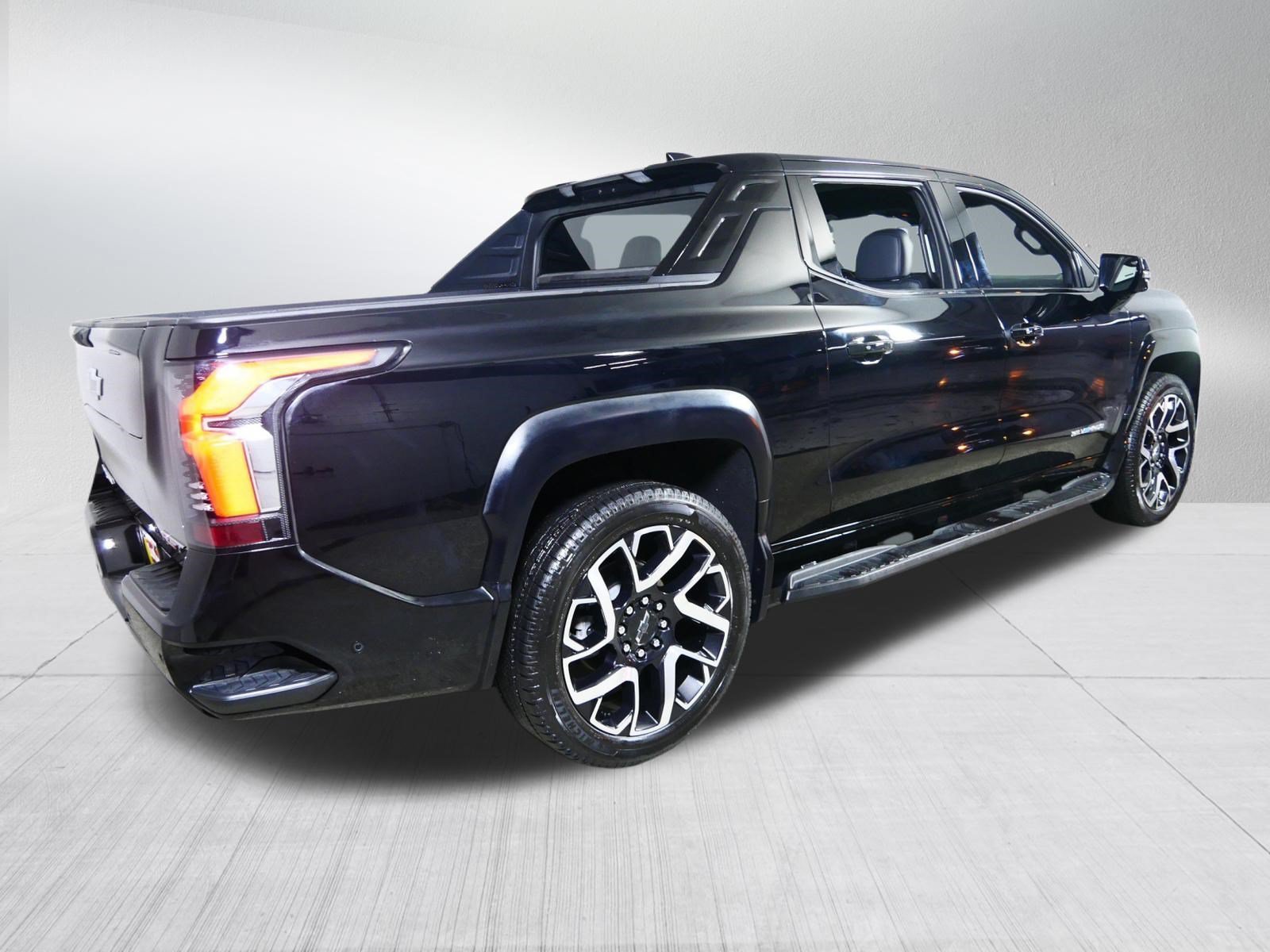 Used 2025 Black Chevrolet RST - Max Range image 7