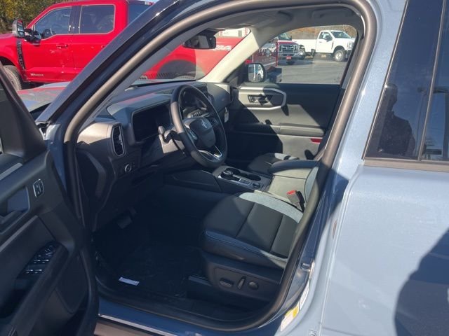 New 2025 Azure Gray Metallic Tri-Coat Ford Outer Banks image 28