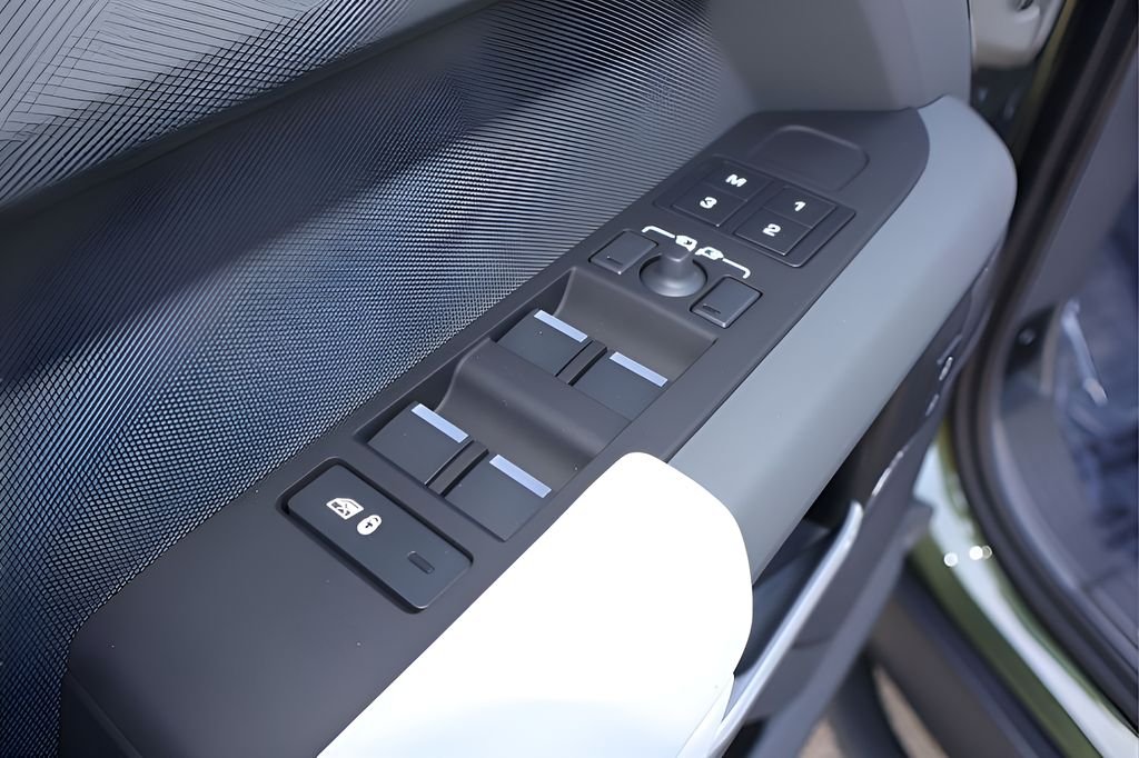 New 2026 Woolstone Green Land Rover X-Dynamic SE image 12