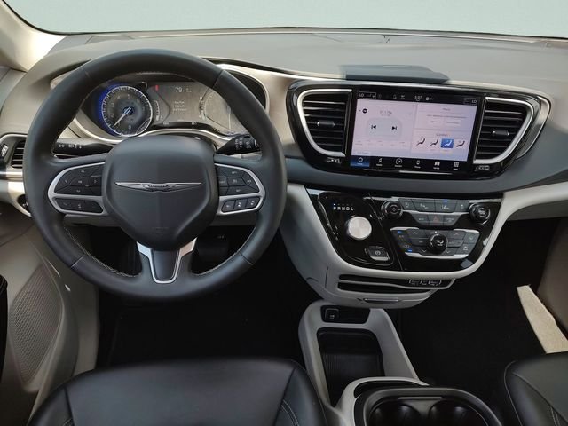 Used 2024 Silver Chrysler Touring L image 35