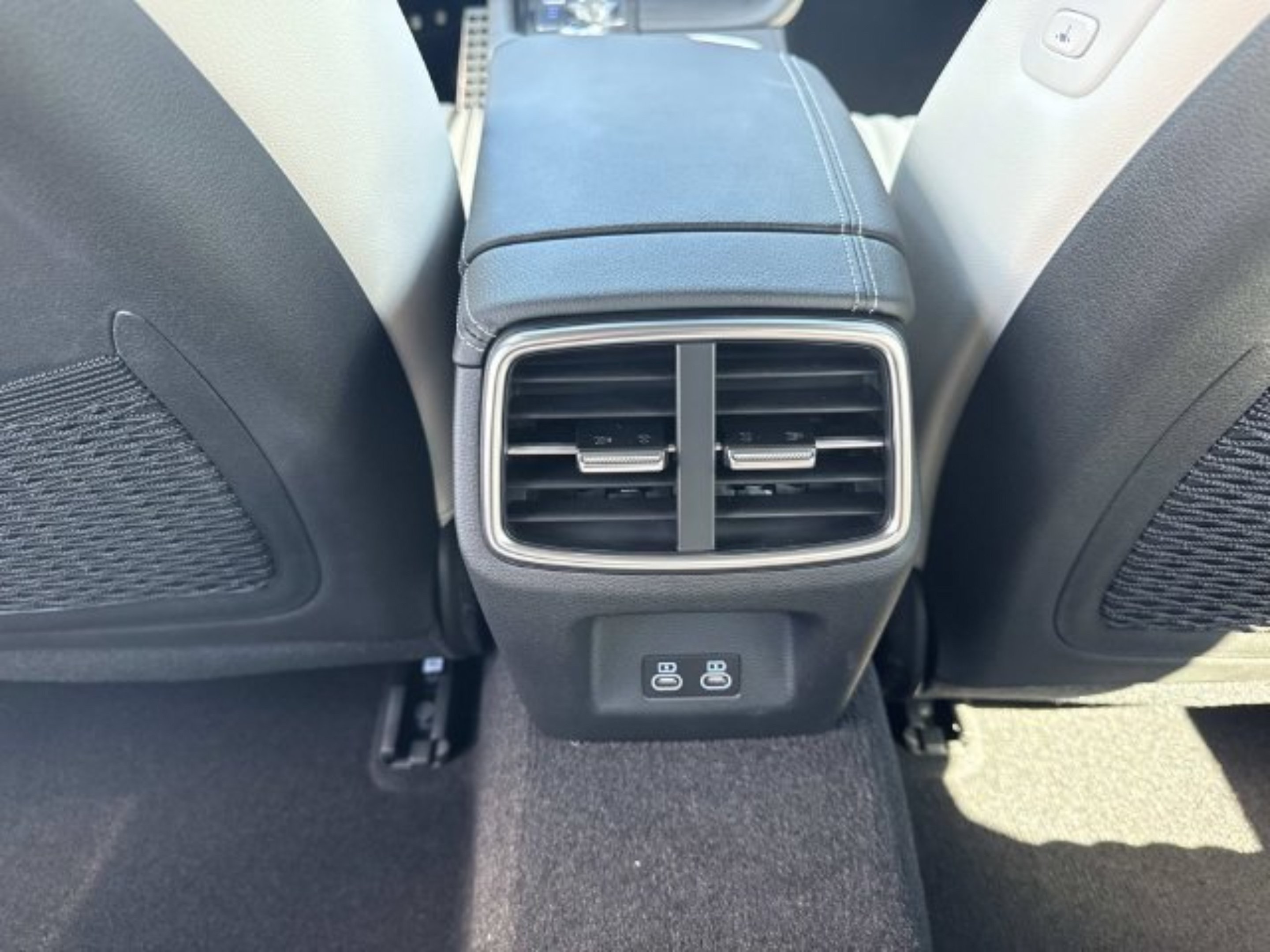 New 2027 Uyuni White Genesis 2.5T Sport Prestige image 19