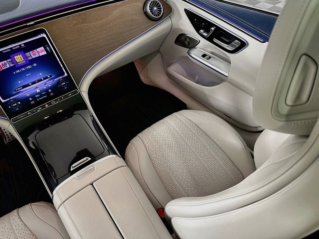 Certified Used 2023 White Mercedes-Benz 500 Sedan image 25
