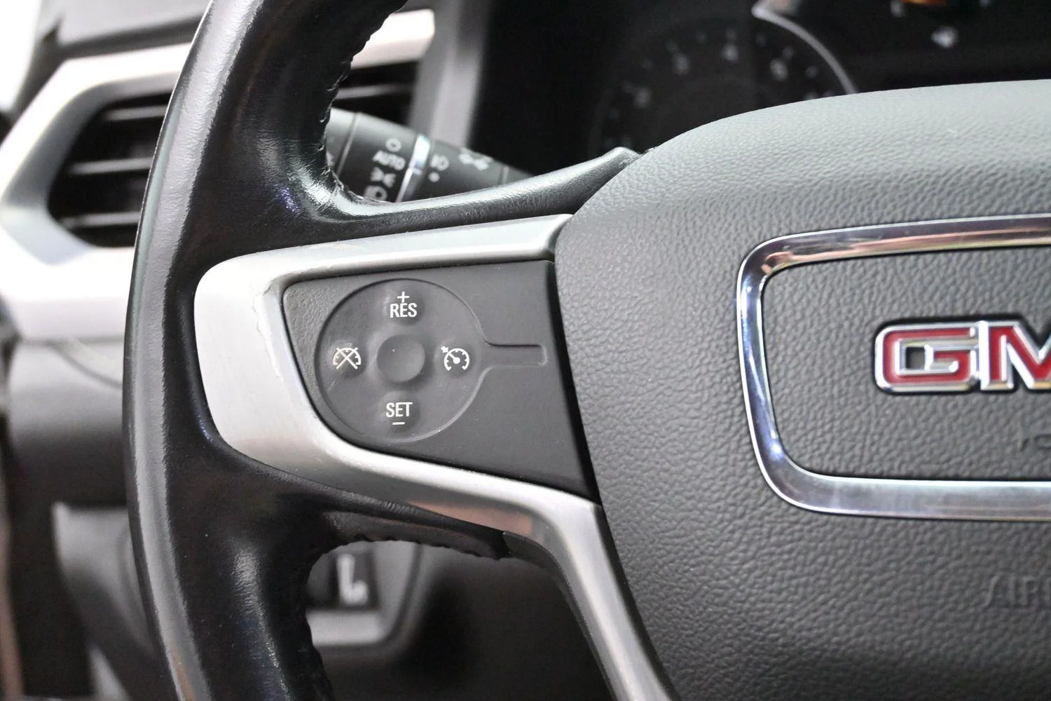 Used 2020 Quicksilver Metallic GMC SLT image 20