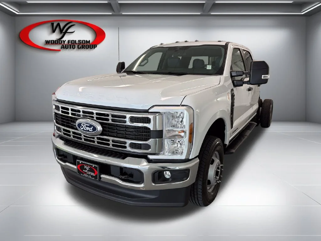New 2027 Oxford White Ford F-350® XL image 3