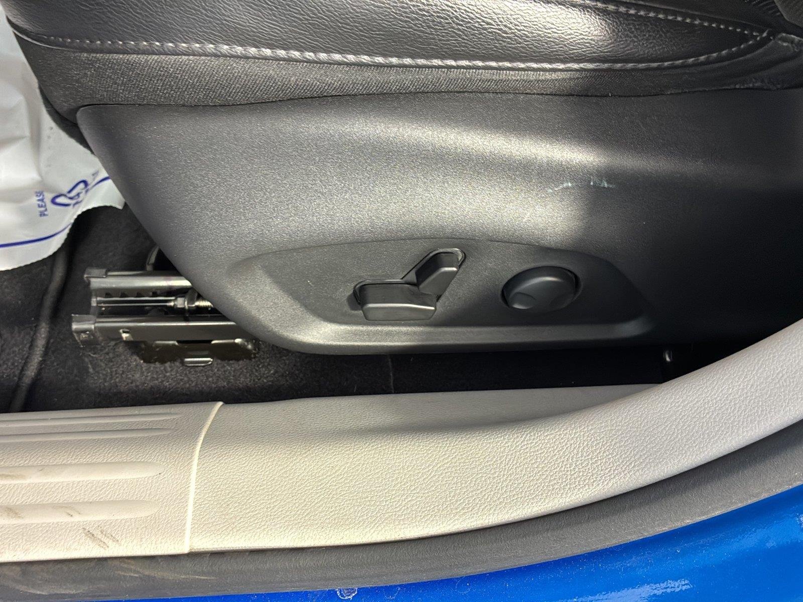 Used 2023 Laser Blue Pearlcoat Jeep Limited image 18