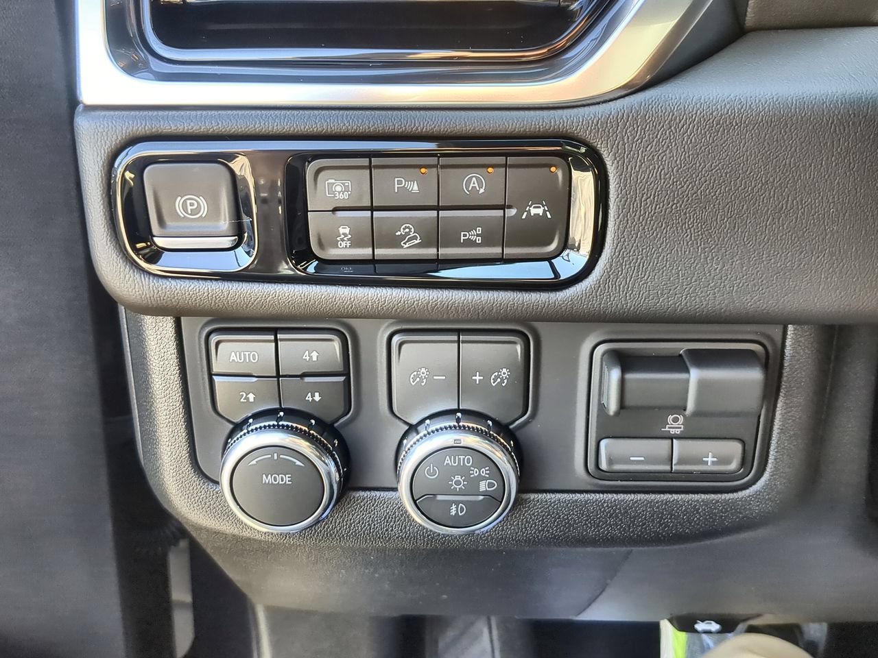 New 2026 Titanium Rush Metallic GMC Denali image 18