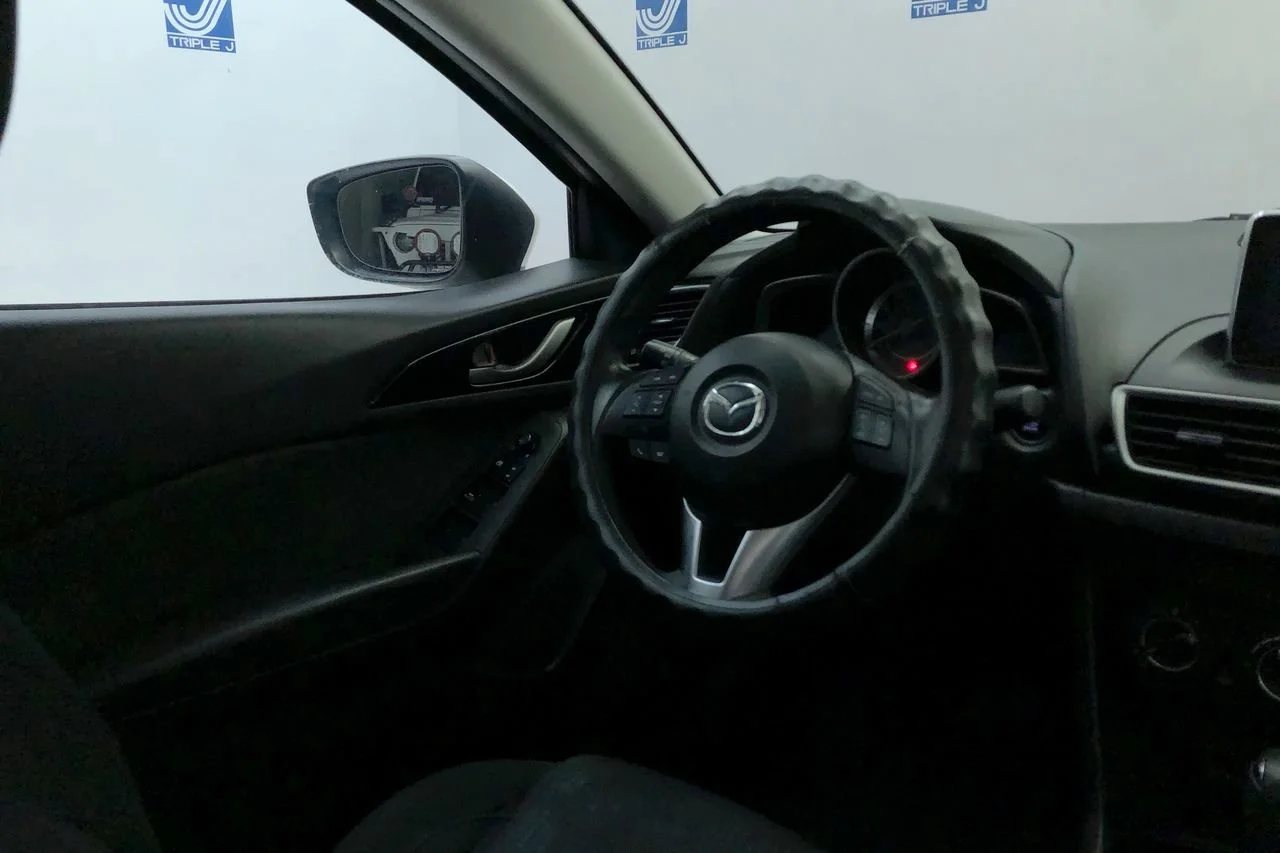 Used 2018 Snowflake White Pearl Mazda Sport image 17