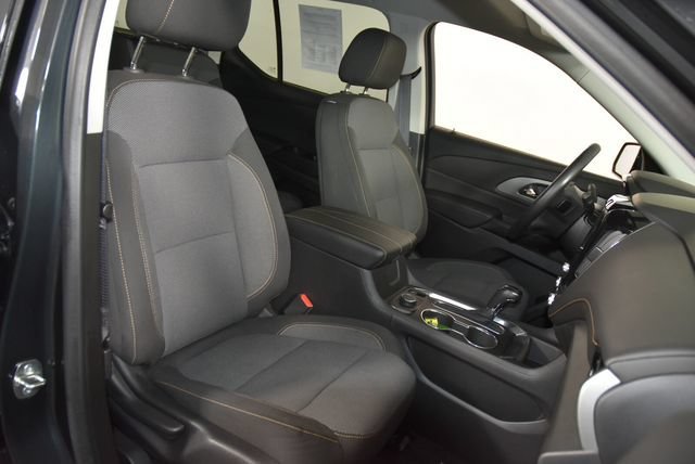 Used 2020 GRAPHITE METALLIC Chevrolet LT Cloth image 15