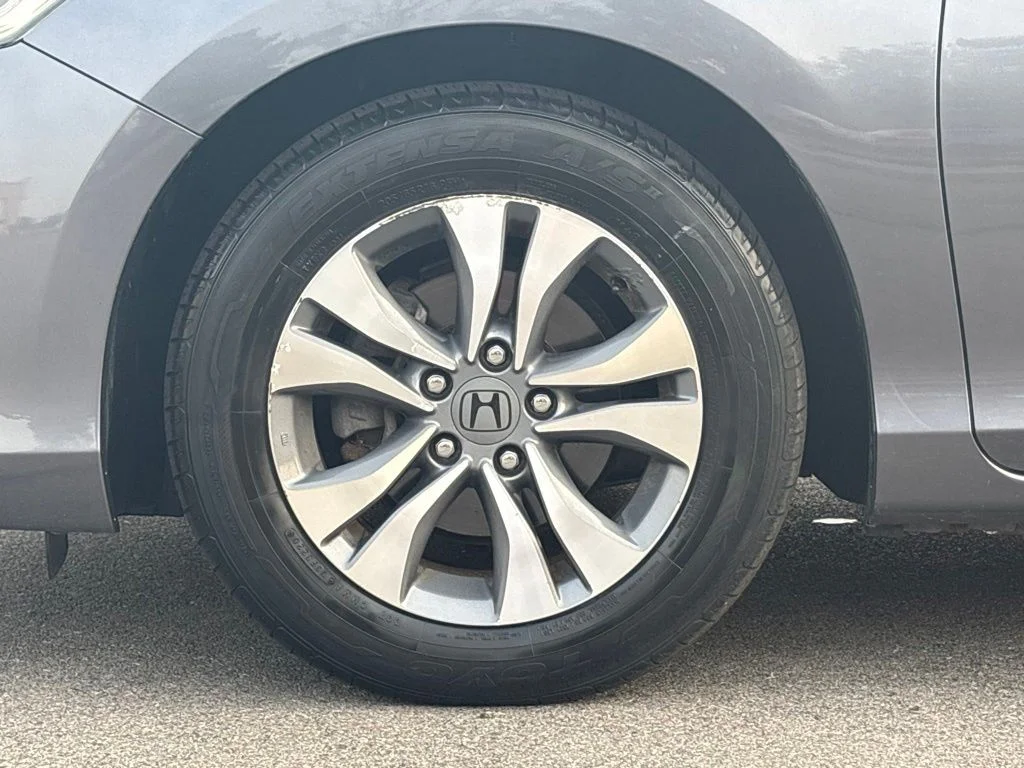 Used 2015 Silver Honda LX image 9