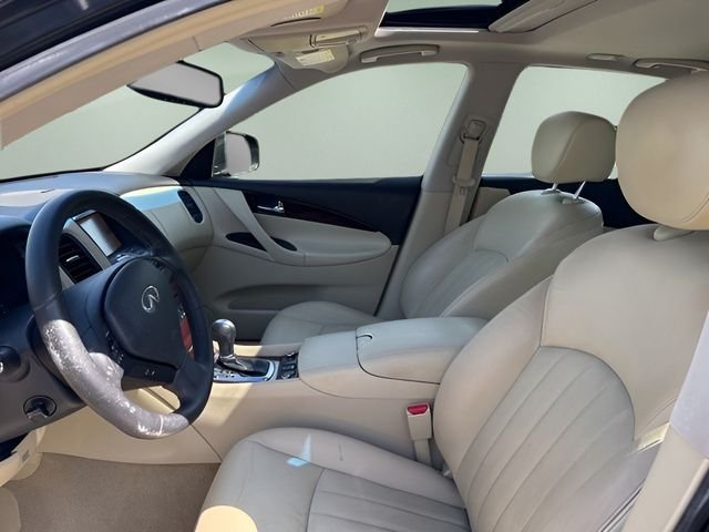 Used 2017 Black INFINITI Base image 13