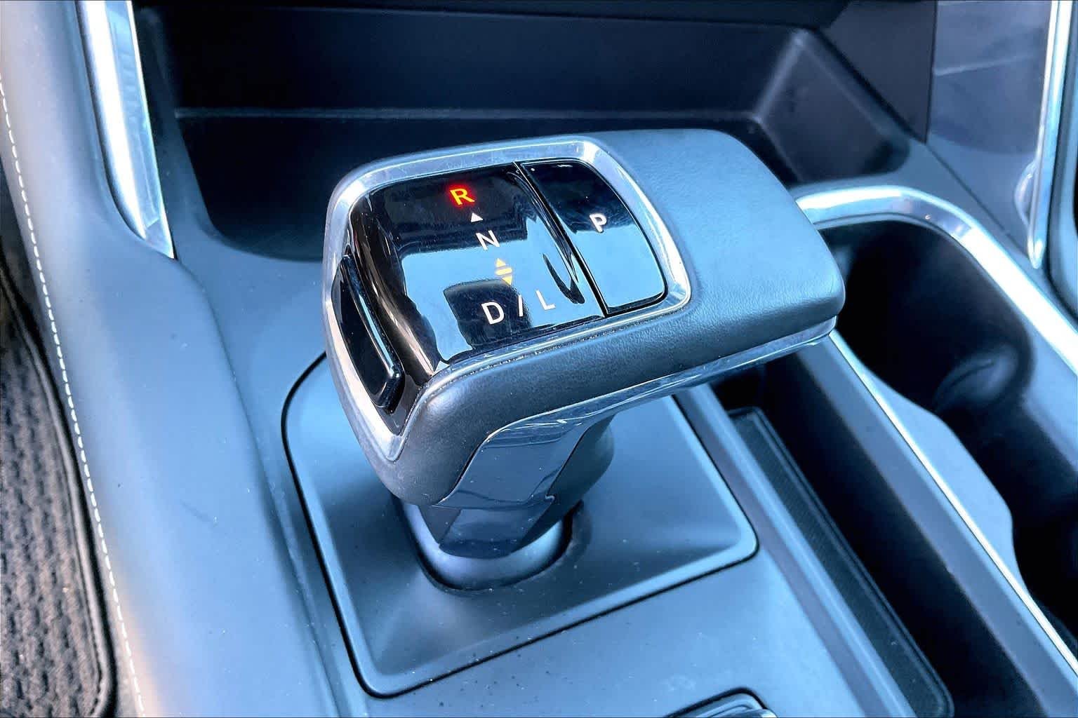Used 2025 White Frost Tricoat GMC Denali Ultimate image 34