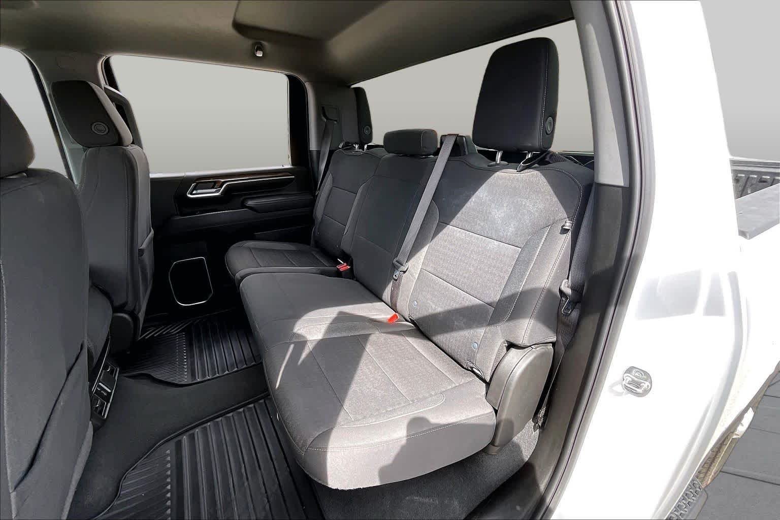 Used 2025 Summit White Chevrolet LT image 17