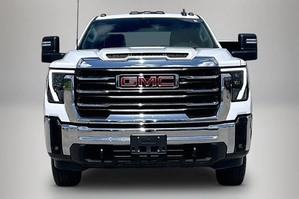 Used 2024 Summit White GMC SLE image 3