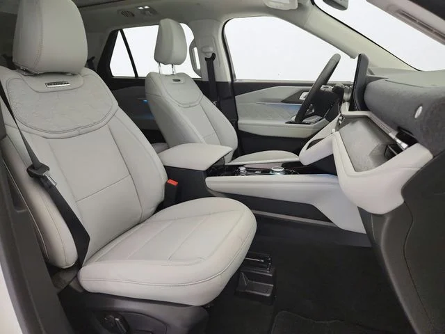 New 2026 Star White Metallic Tri-Coat Ford Platinum™ image 62