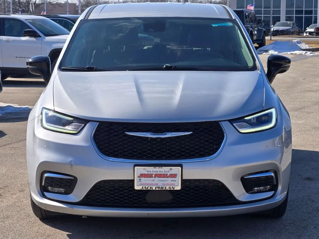 Used 2024 Silver Chrysler Touring L image 2