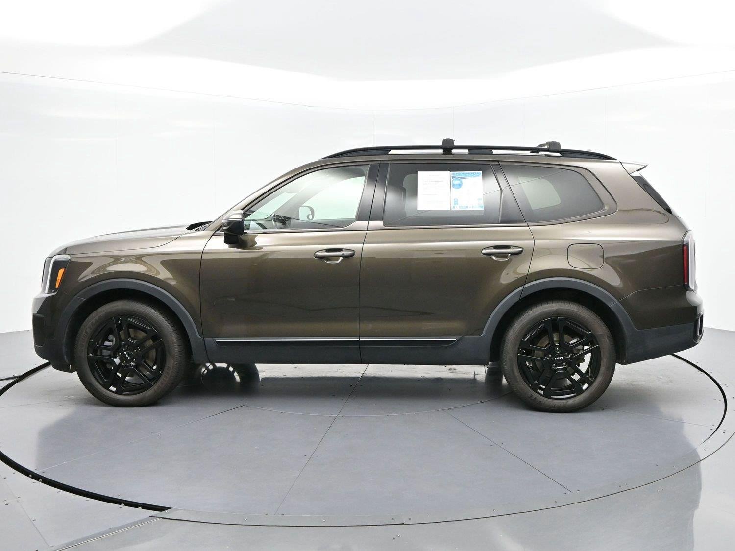 Used 2024 Dark Moss Kia EX X-Line image 4