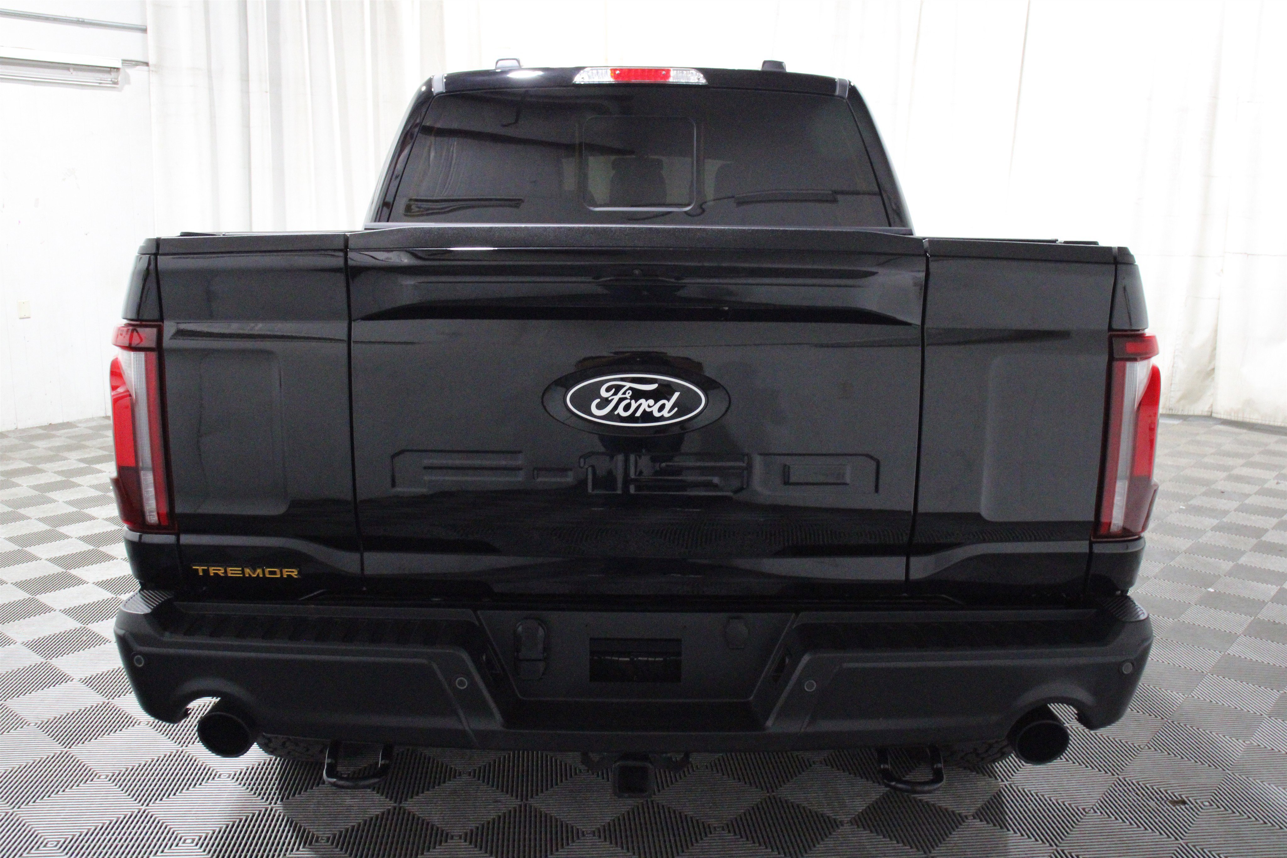 Used 2025 Agate Black Metallic Ford Tremor image 37