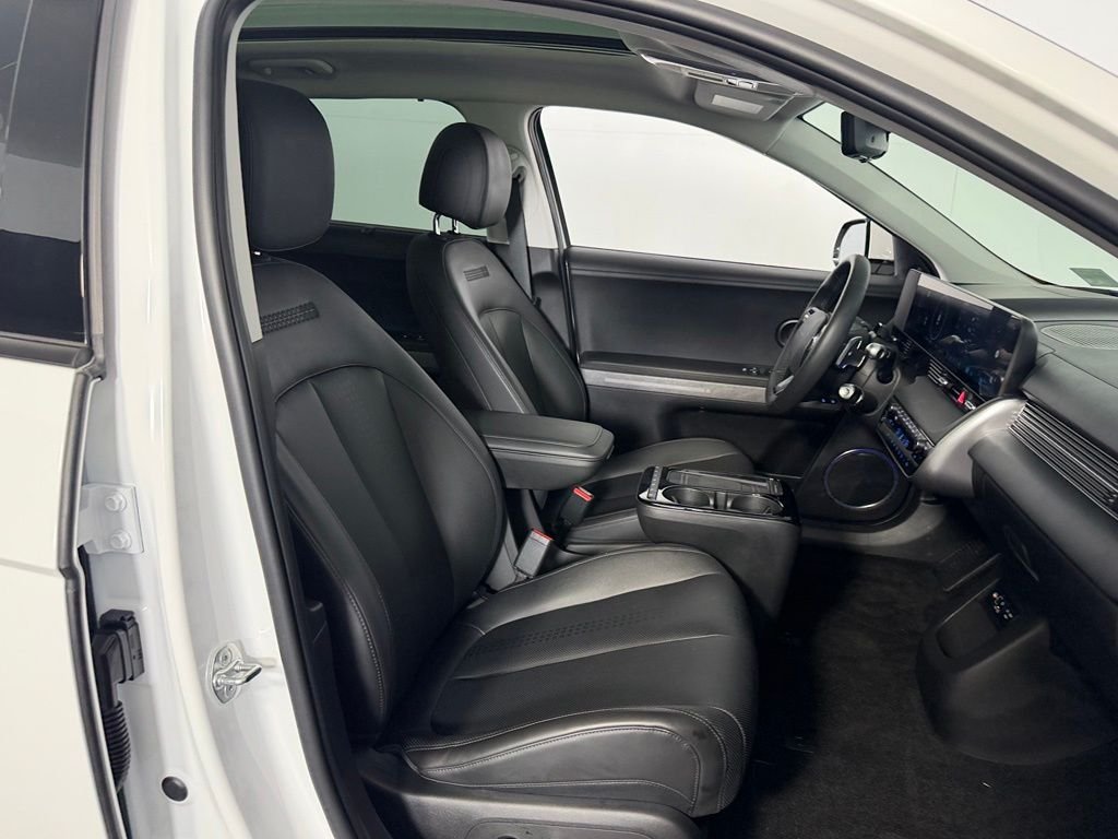 Used 2025 White Hyundai Limited image 32