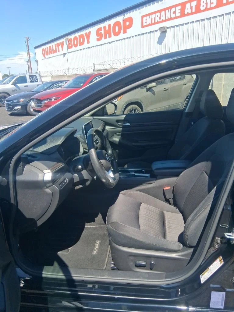 Used 2024 Black Nissan 2.5 SV image 6