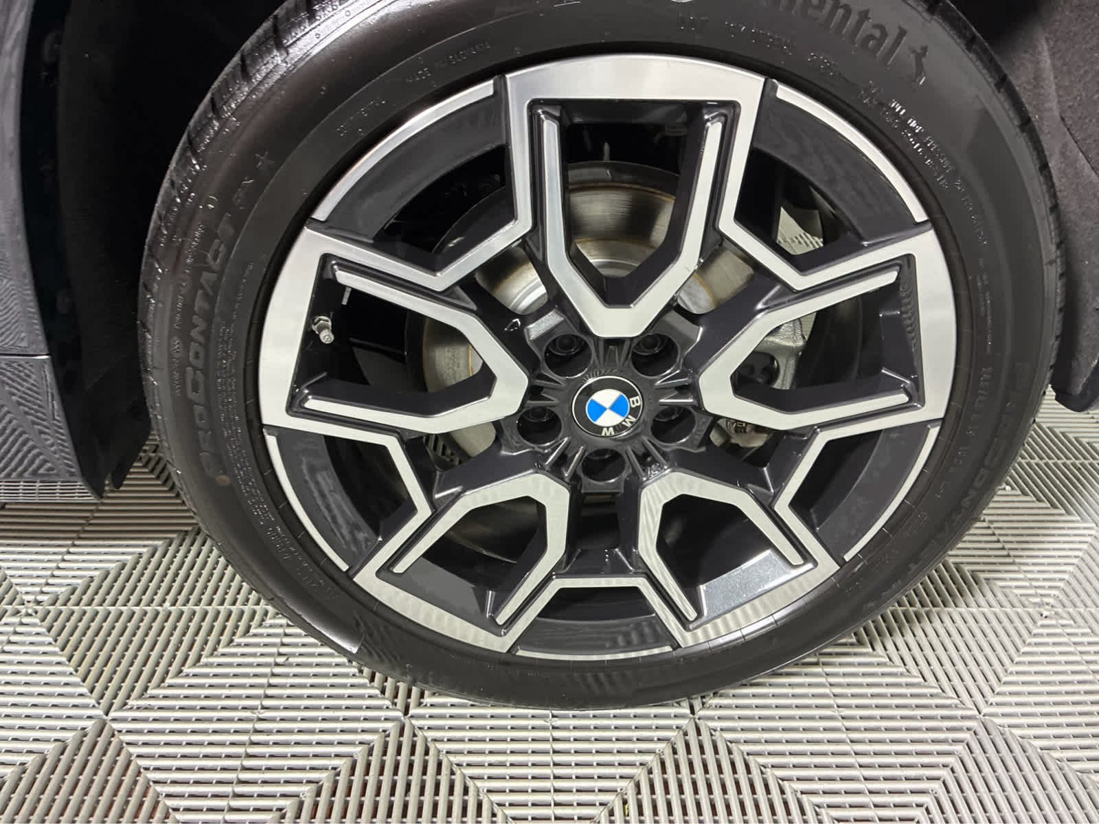 Used 2026 Black Sapphire Metallic BMW xDrive28i image 11
