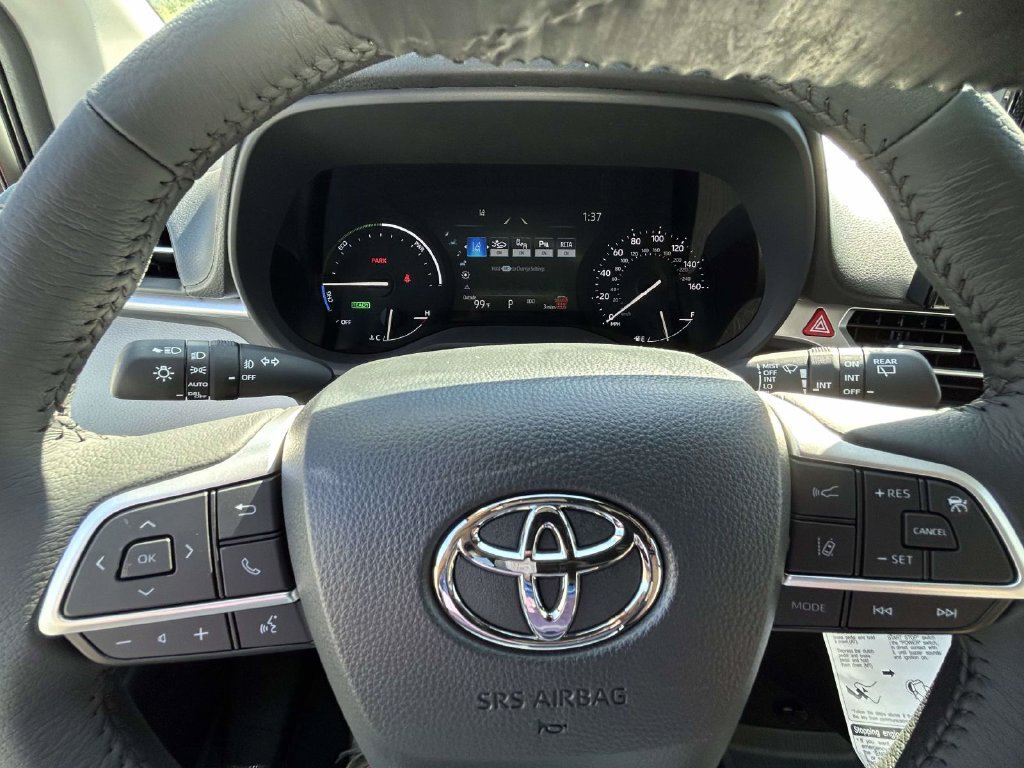 New 2026 Wind Chill Pearl Toyota XLE image 28