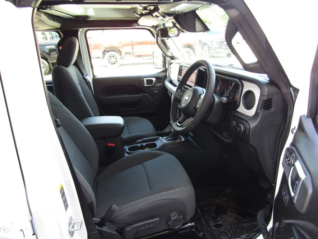 New 2026 Bright White Clearcoat Jeep Sport RHD image 21