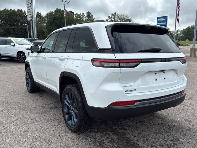 New 2026 Bright White Clear-Coat Exterior Paint Jeep  image 21