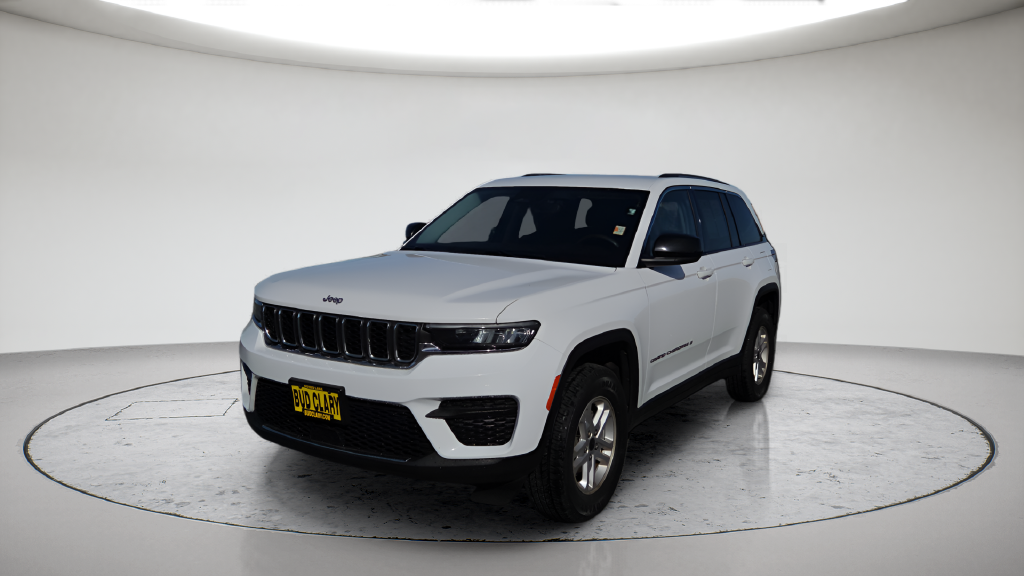 Used 2023 White Jeep Laredo image 13