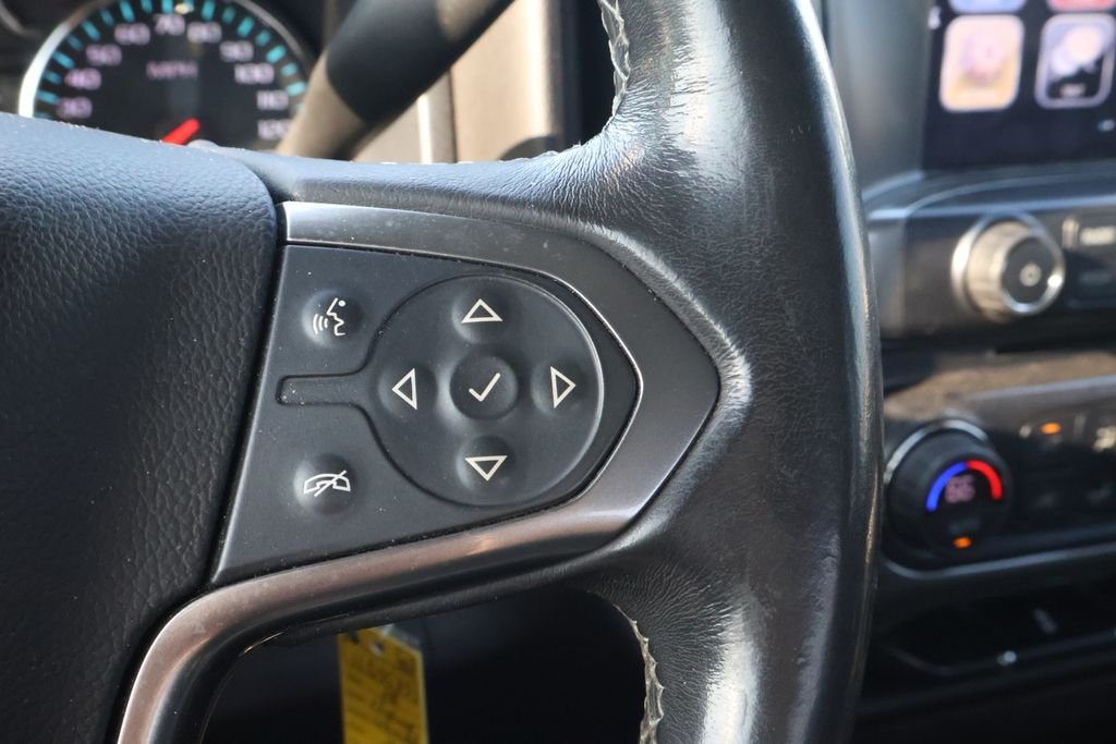 Used 2018 GRAPHITE METALLIC Chevrolet LT image 21