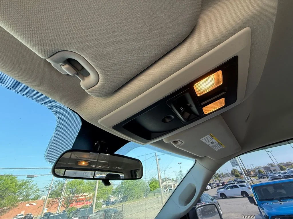 Used 2018 White Ram SLT image 26