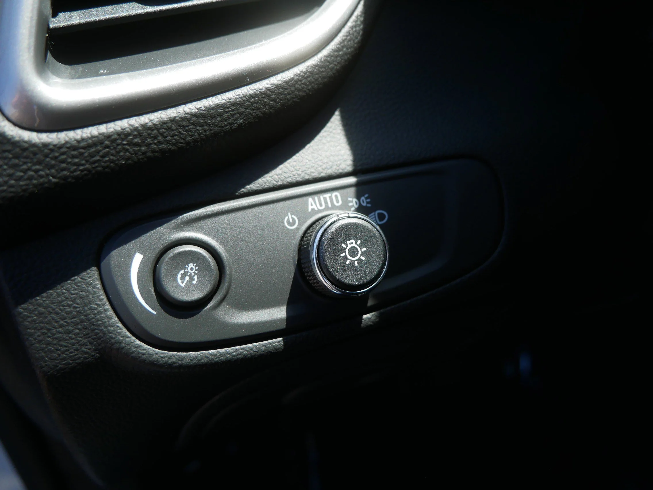 Used 2022 Summit White Chevrolet LT image 22
