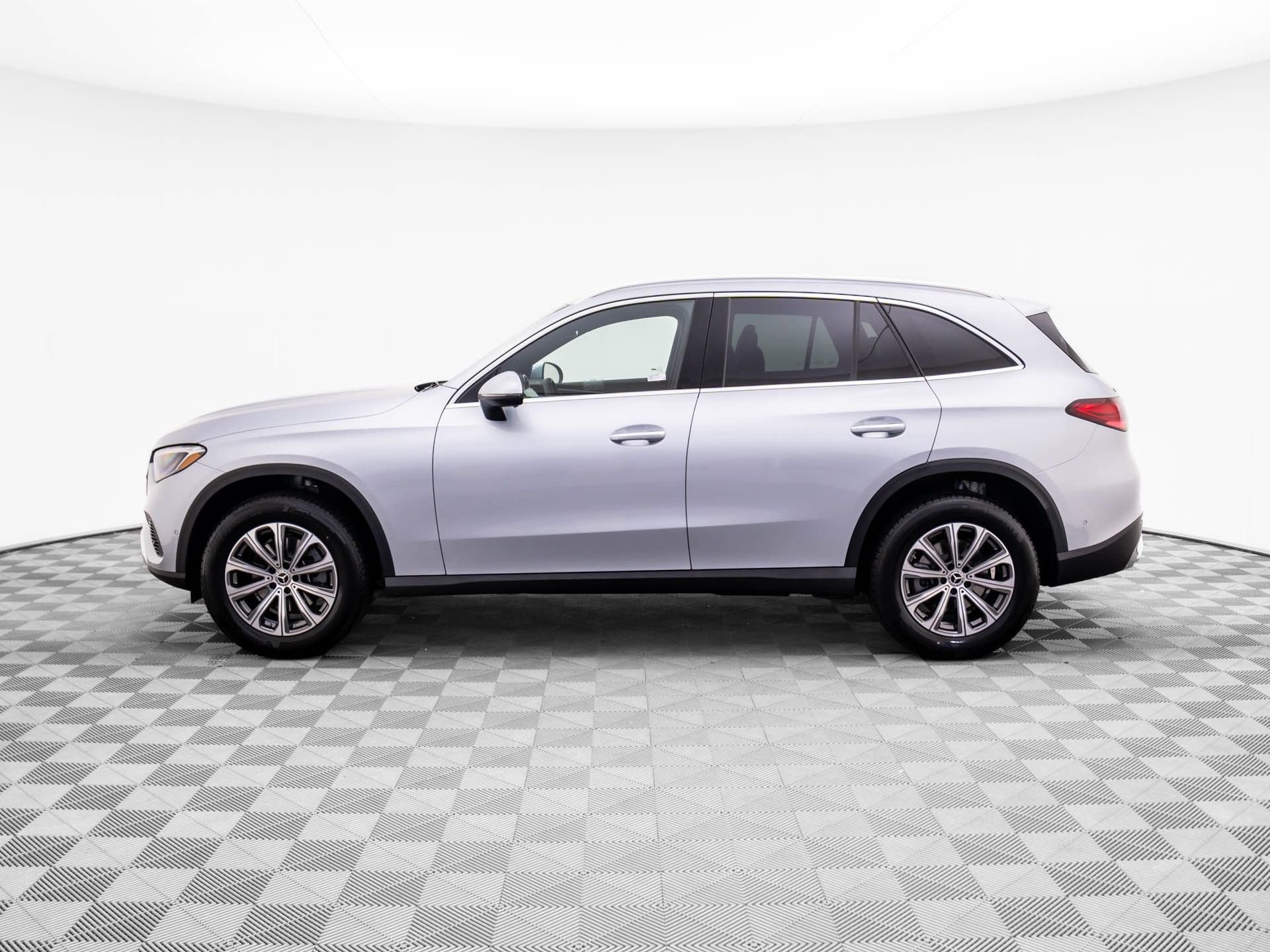 Used 2026 Silver Mercedes-Benz GLC 300 image 2