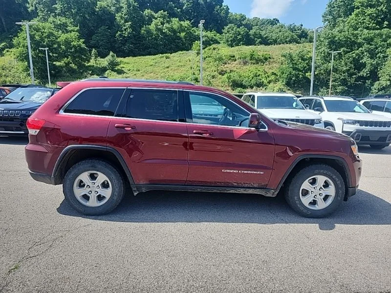 Used 2016 Red Jeep Laredo image 7