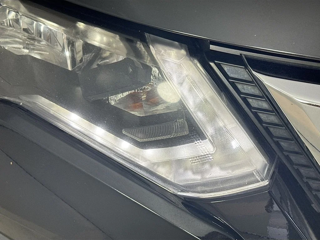 Used 2018 Magnetic Black Nissan S image 36