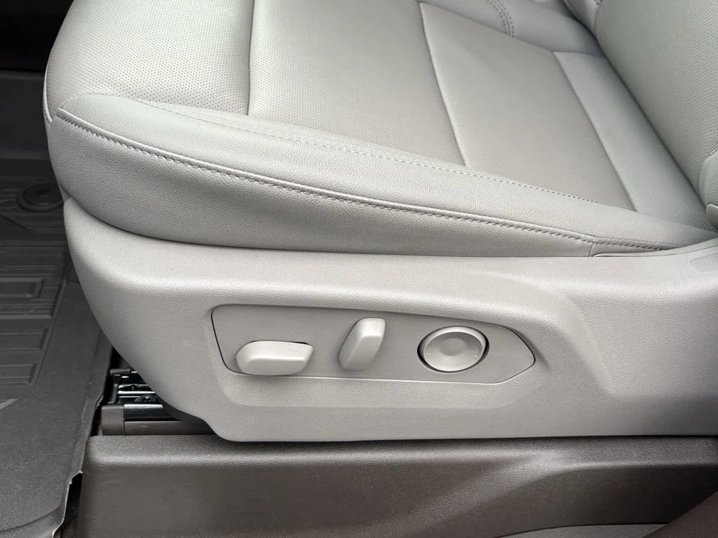 2026 GMC Sierra 1500 SLT - Photo 16