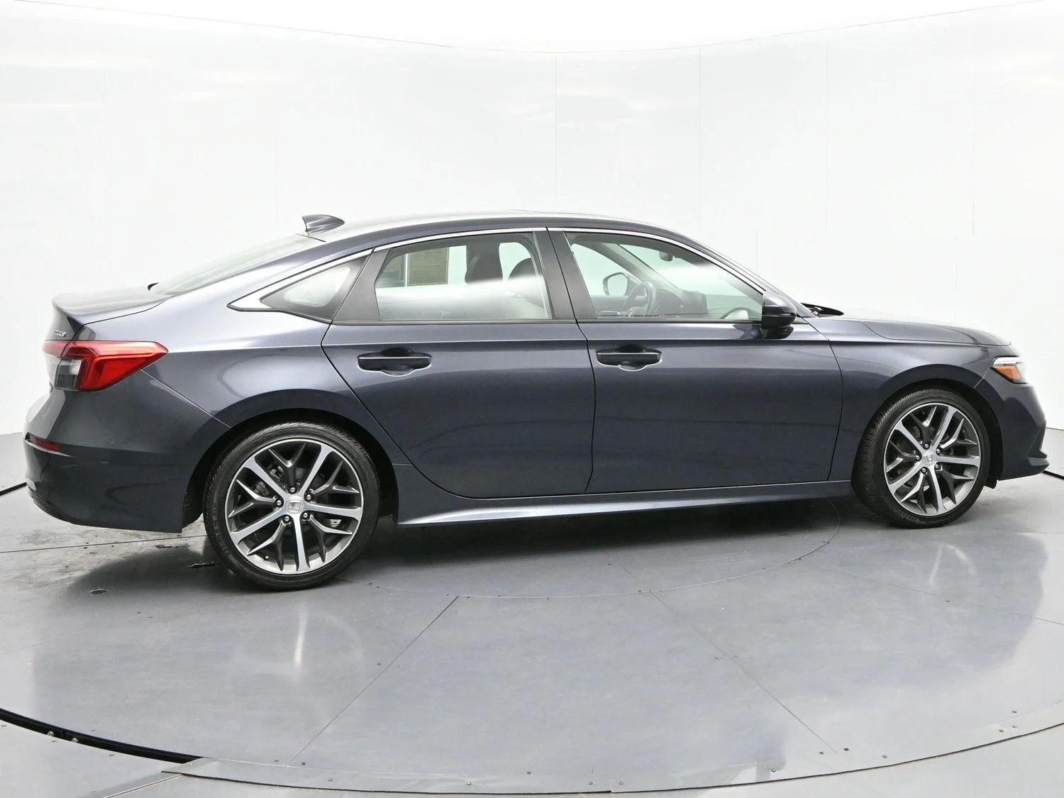 Used 2024 Meteorite Gray Metallic Honda Touring image 8