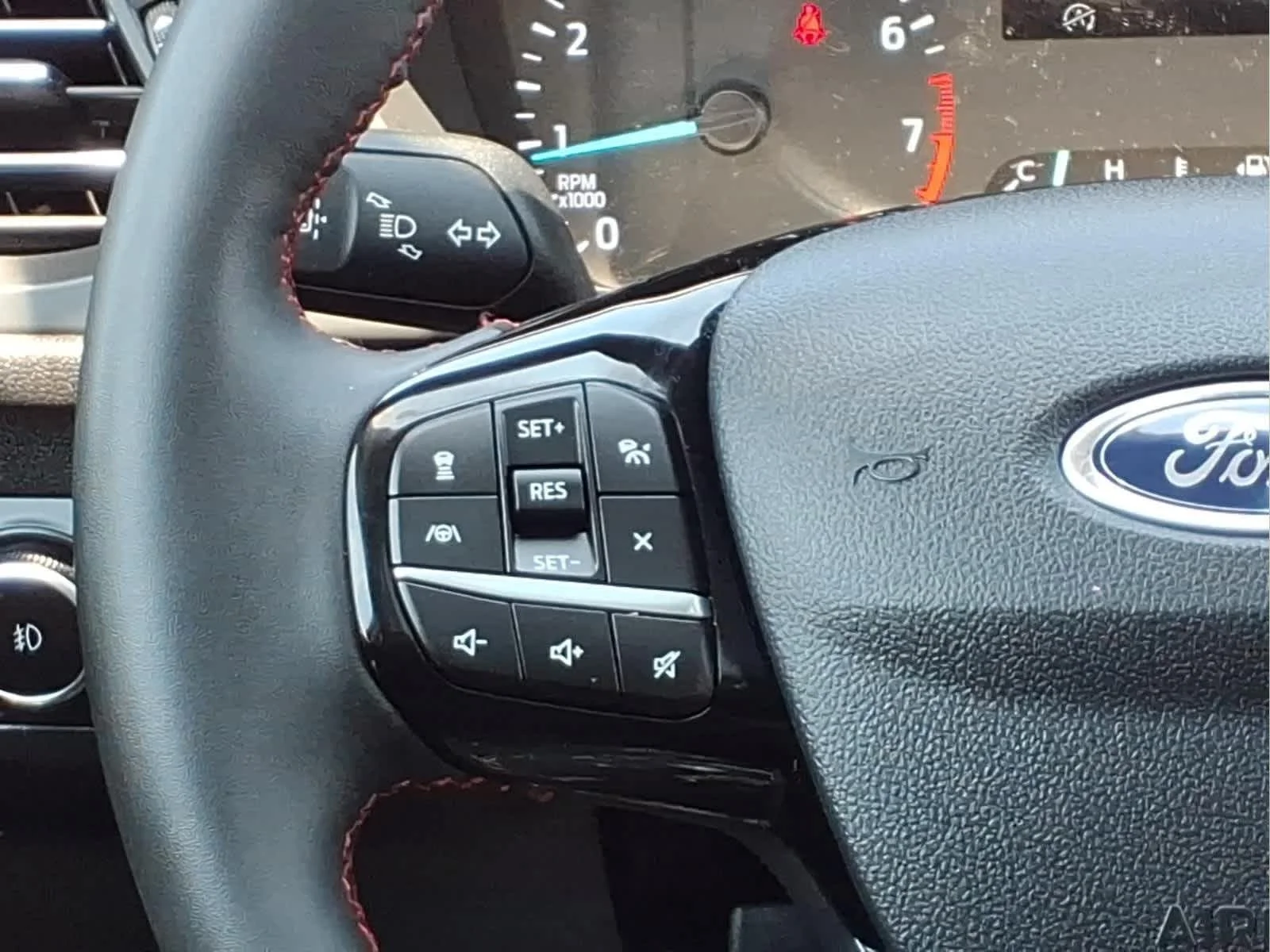 Used 2022 Agate Black Metallic Ford SEL image 21