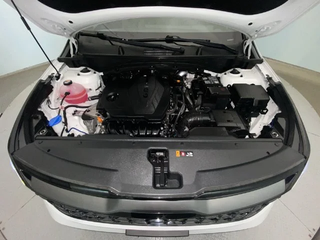 Used 2023 White Kia X-Line image 25